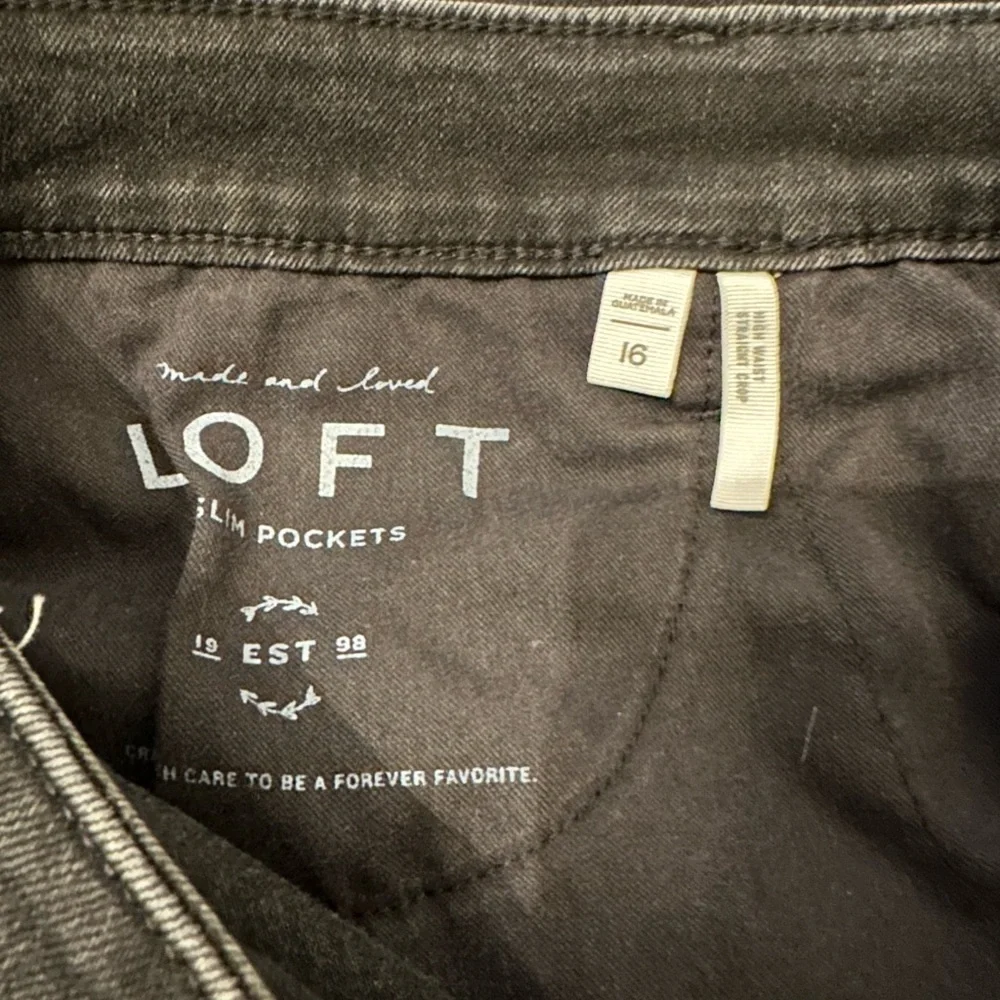 LOFT plus High Waist straight crop. Size 16 - Picture 3 of 3